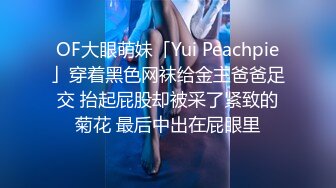 无能小哥只能用手来玩嫂子的逼逼了，全程露脸逼逼里塞满冬枣自己吐出来，丝瓜茄子插进逼里搅拌特写给狼友看