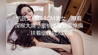 德国男女穿着工业风BT装对着BT美女嘴巴尿完还搞马桶刷搅一下，脑洞大开