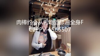 极品淫荡骚母狗！一女四男群P名场面！抓吊轮流吃，前后夹击爆草，下面操着骑脸插嘴