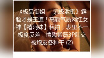 母子乱伦镜头前的激情，熟女大妈啥都会吹舔吸弄口交小哥的大鸡巴，镜头前被各种抽插爆草，老逼就是败火